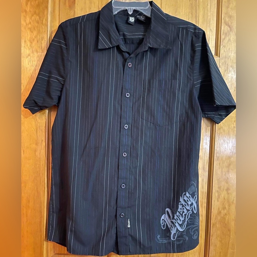 Rusty Button Down SS Black w/ Pinstripes Dress Shirt
Size Medium 38 - 40…